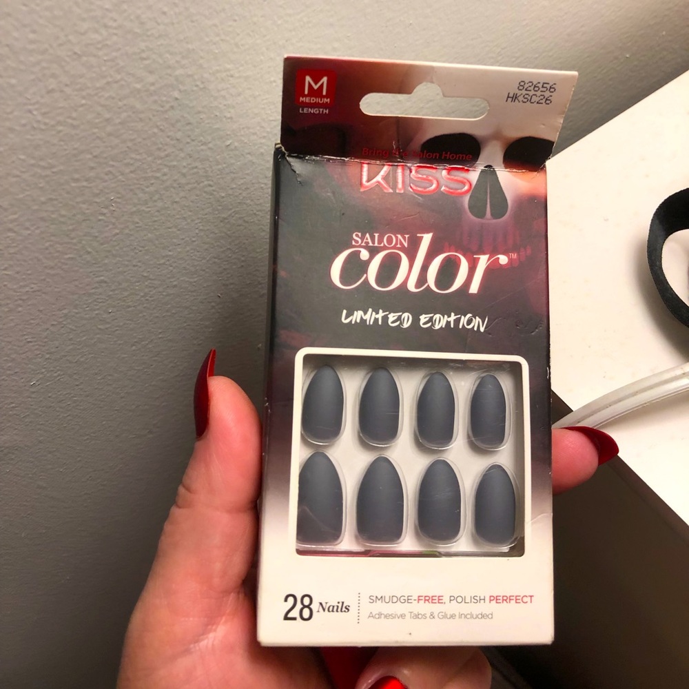 LIMITED EDITION KISS SALON COLOR NAILS